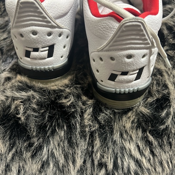 Jordan 23s ,white and red used it a few times practically new !!! - Picture 3 of 6